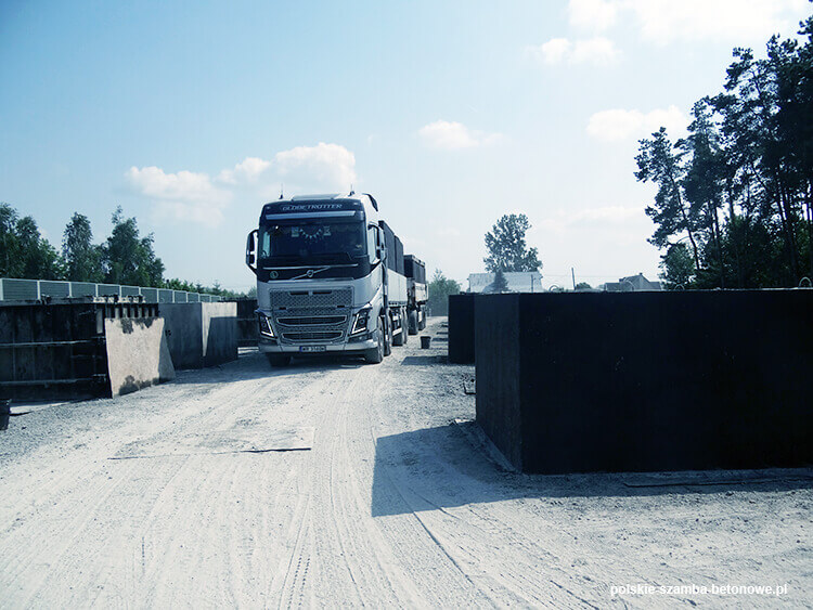 Transport szamb betonowych  w Rymanowie